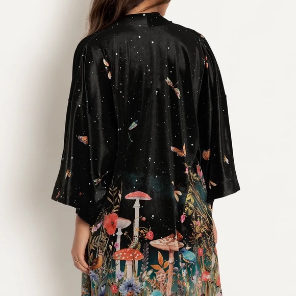 Blackmilk Fairytale Floral Velvet Robe - Picture 4 of 8